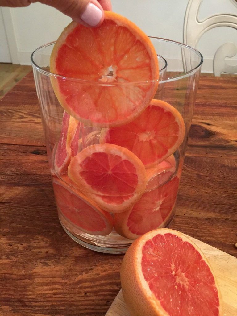 Place grapefruit between layer of glass